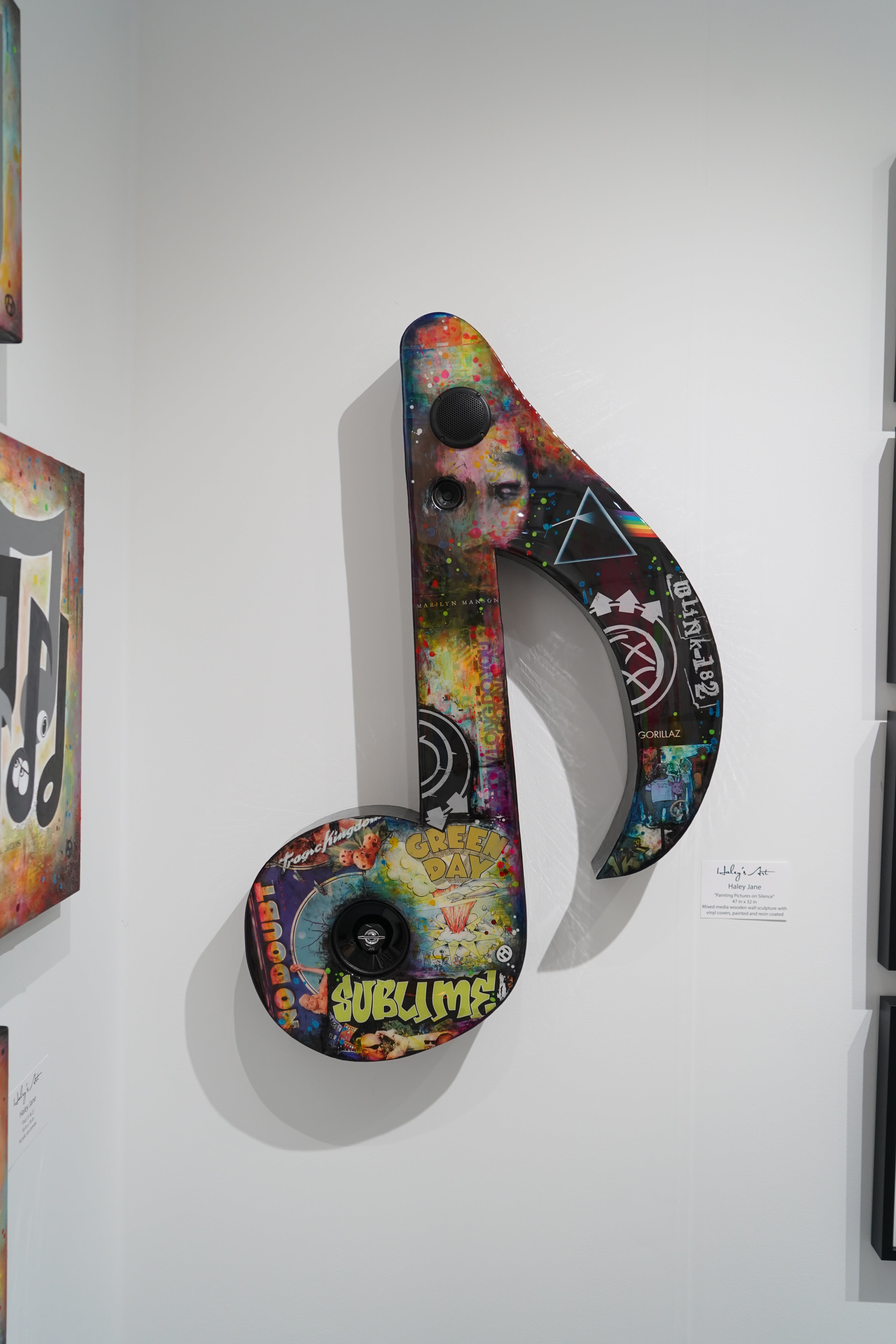 MP3 Player Wall Sculpture "Painting Pictures on Silence"