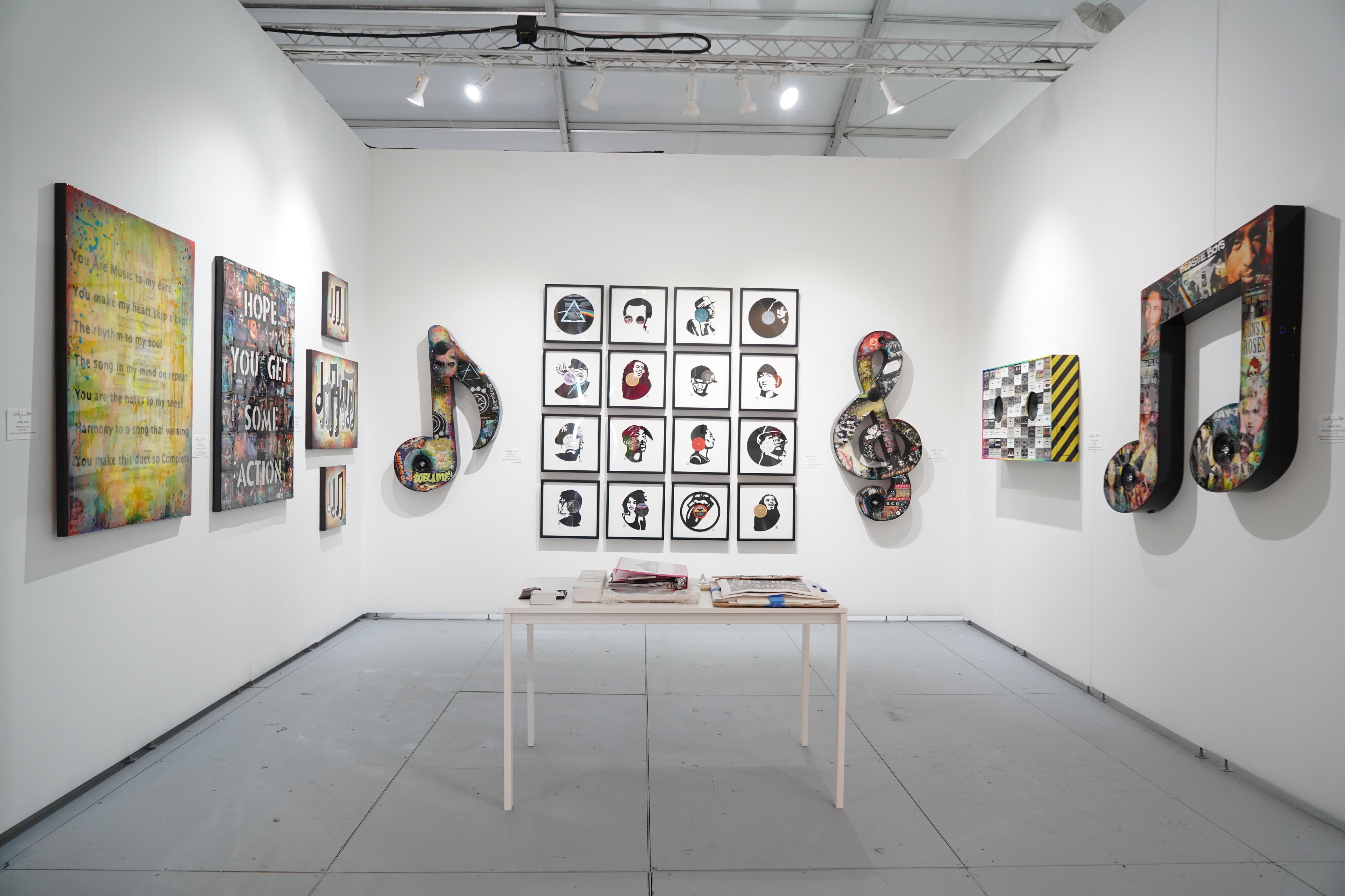 MP3 Player Wall Sculpture "Painting Pictures on Silence"