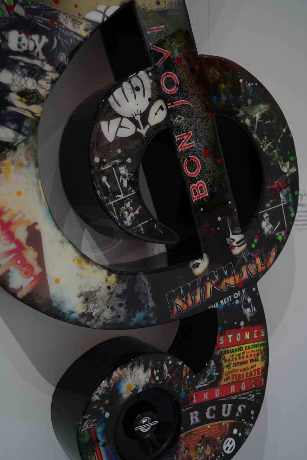 MP3 Player Wall Sculpture "I Knew you were Treble"
